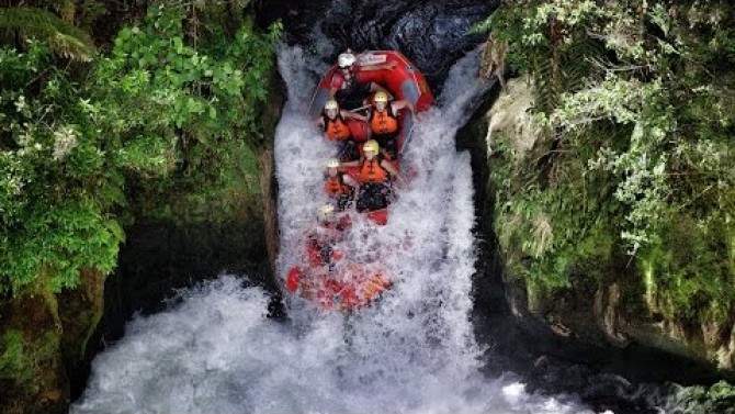 Extrém vízesés rafting